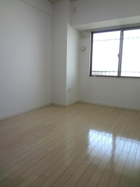 Non-living room.  [Minato-ku, real estate buying and selling] Good per yang ☆