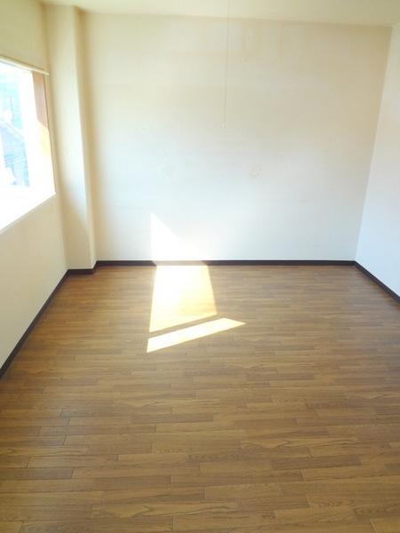 Living and room.  [Minato-ku, rent] Sunny! A bright room! 