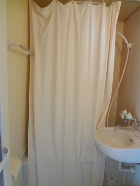 Bath.  [Minato-ku, rent] Unit is with a bath curtain