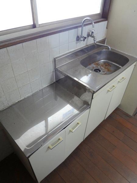 Kitchen.  [Minato-ku, rent] Bright kitchen space