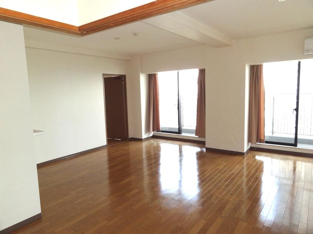 Living. Local (April 2013) Shooting