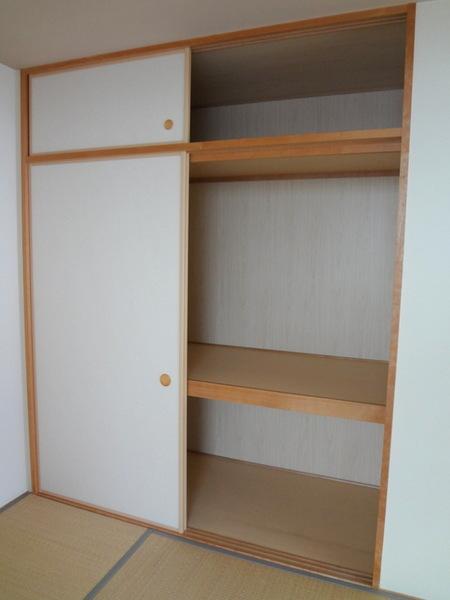 Receipt.  [Minato-ku, real estate buying and selling] Plenty of closet of Japanese-style room ☆