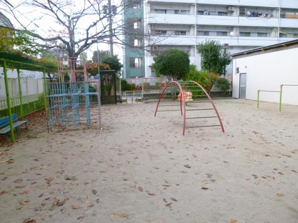 park. 30m to the park