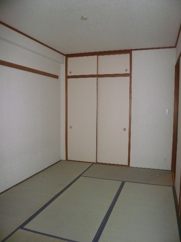 Other room space. Japanese-style room (6 quires)