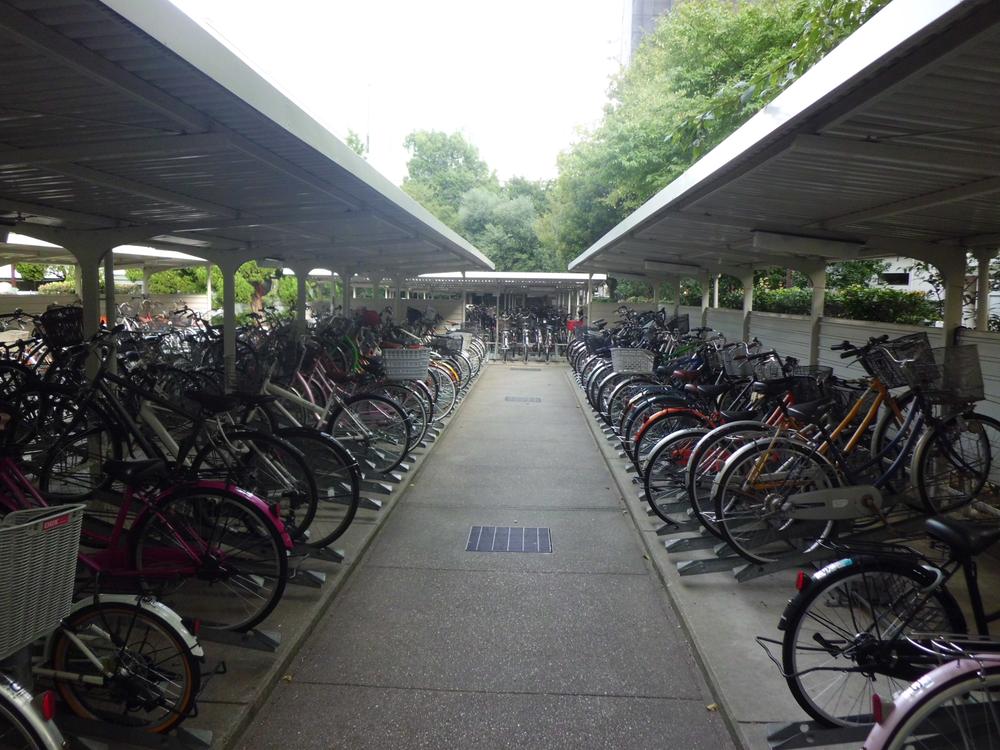 Other common areas. Aligned bicycle parking