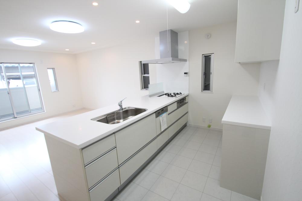 Kitchen. Feet and contains a floor heating warm