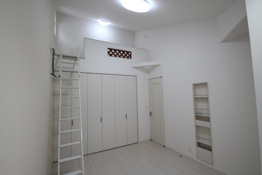 Non-living room. Loft children who come to play is likely cheered.