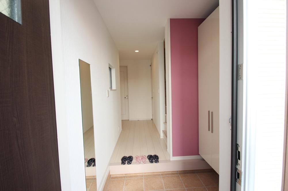 Entrance. You can check grooming of going out just before because there is a large mirror in the foyer