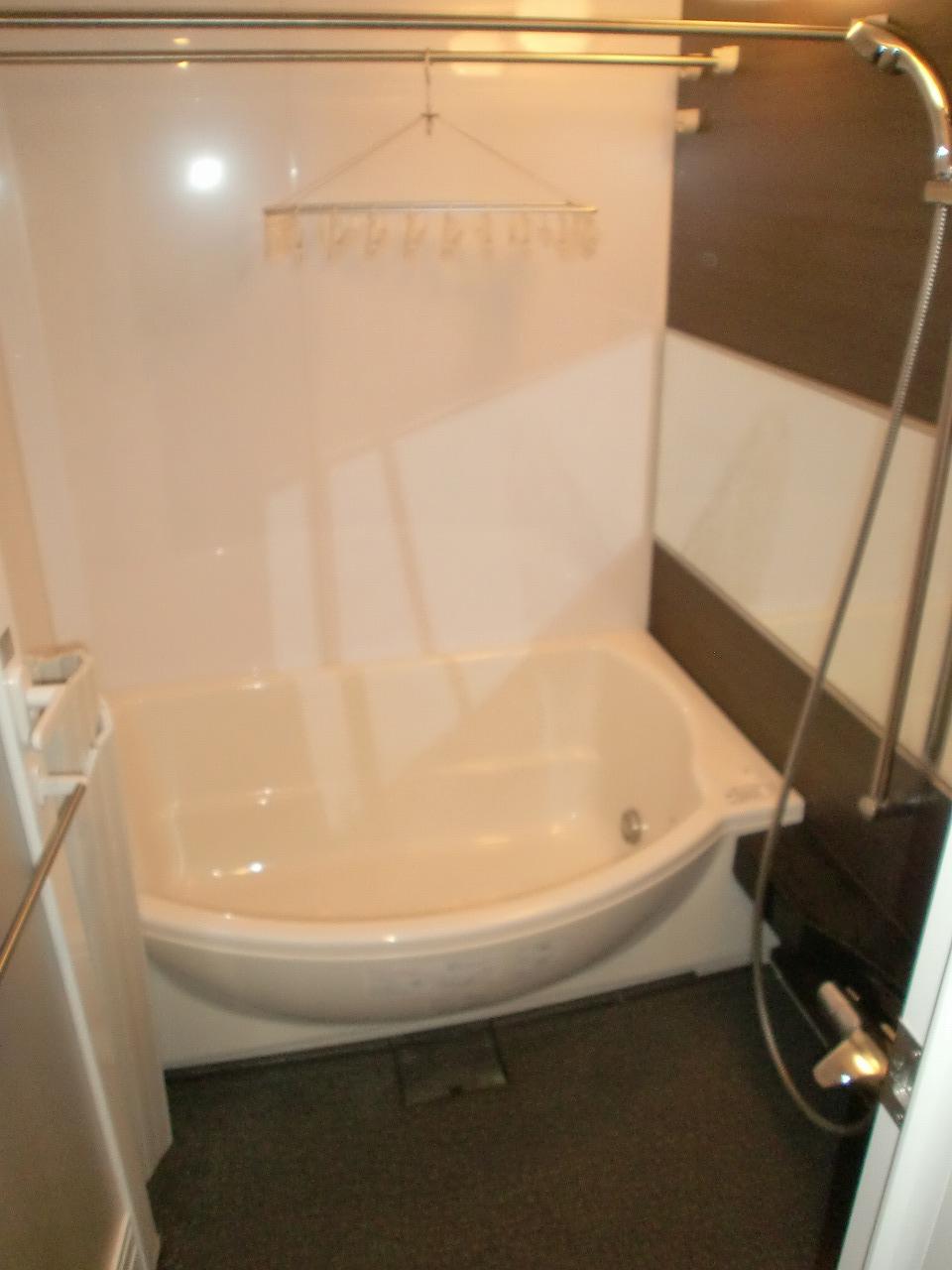 Bathroom. Design is also practical also full of high evaluation. Bathtub can also accommodate a variety of usage. You can also fully support the family bath with children.