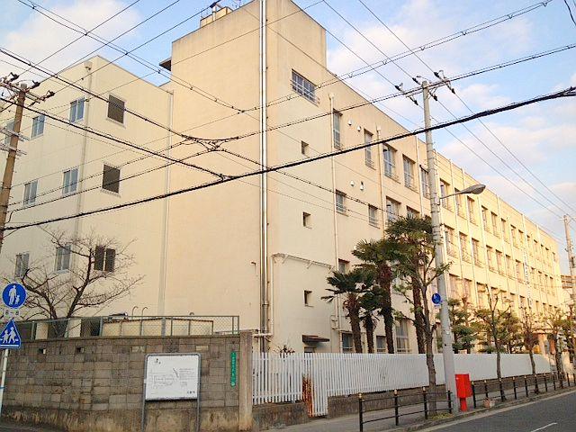 Junior high school. 1077m to Osaka Municipal Miyakojima junior high school