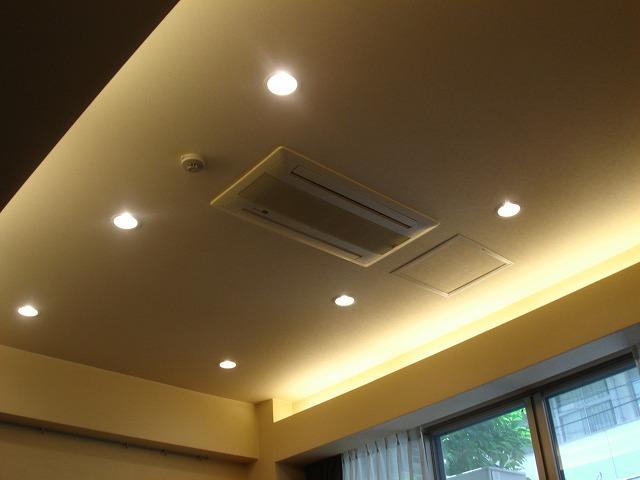 Living. Ceiling embedded air conditioning each room Downlight