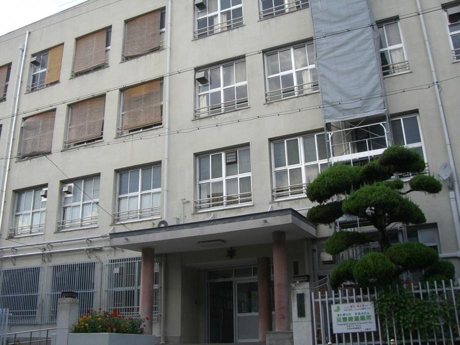 Junior high school. Miyakojima 739m until junior high school