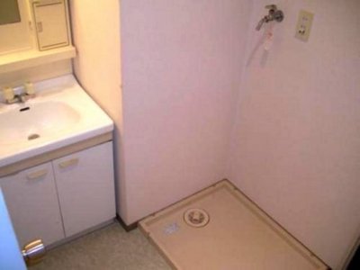 Washroom. Independent wash basin ・ Indoor laundry bread