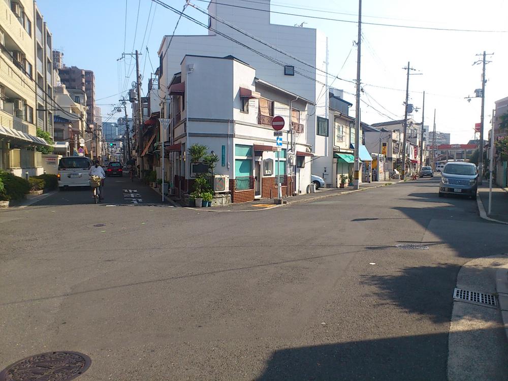Local photos, including front road. Convenience store are also nearby