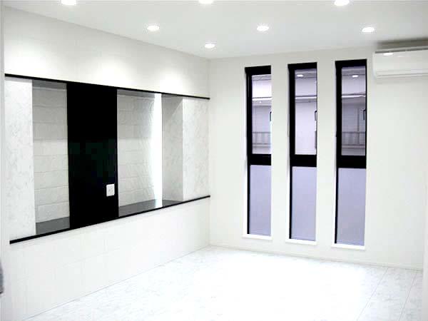 Same specifications photos (living). The company example of construction (free to choose)