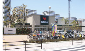 Supermarket. 1250m walk 16 minutes to the Super Maruyasu
