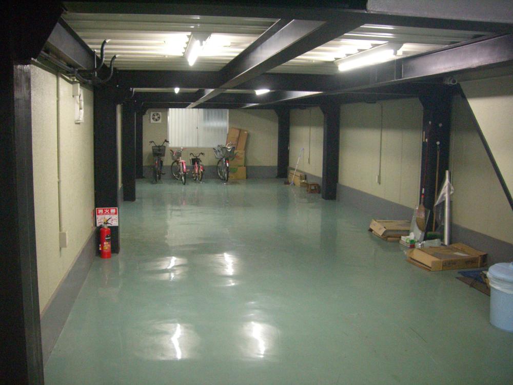 Parking lot. 1st floor Garage ・ Warehouse ・ Multipurpose space