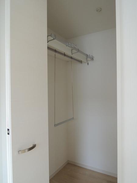 Receipt. Western-style 7 Pledge of walk-in closet.