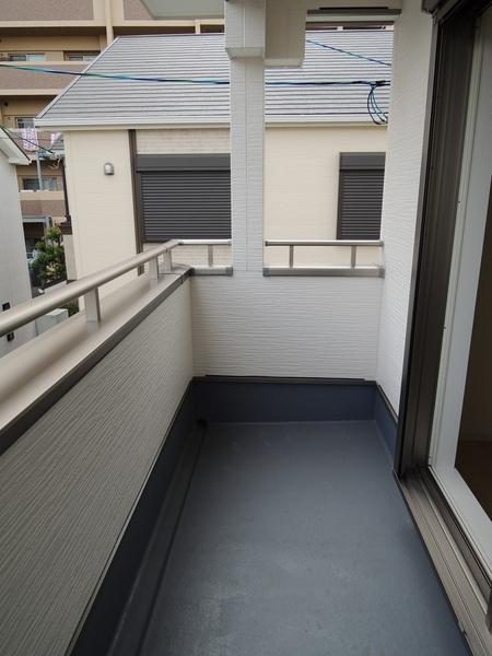 Balcony. This wide balcony.