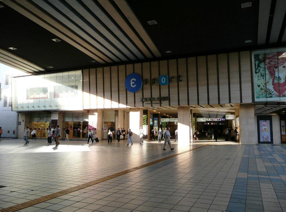 Shopping centre. 1032m to Muji Keihan Mall store