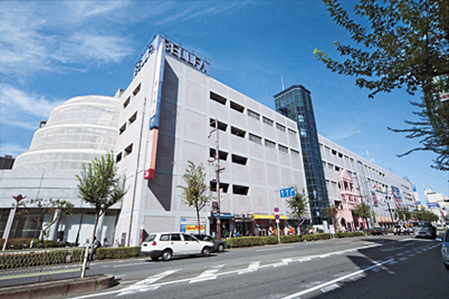 Uniqlo and EDION, Restaurants, etc., Large-scale commercial facilities Berufa Miyakojima shopping center with a variety of shops are aligned (about 390m)