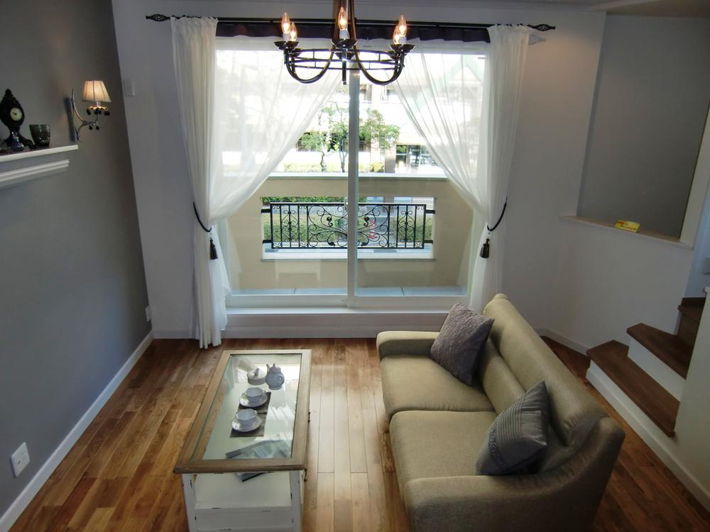 Living. Indoor (12 May 2012) shooting Adopt a split-level home in the model house. We out sense of release (separate option) Living.