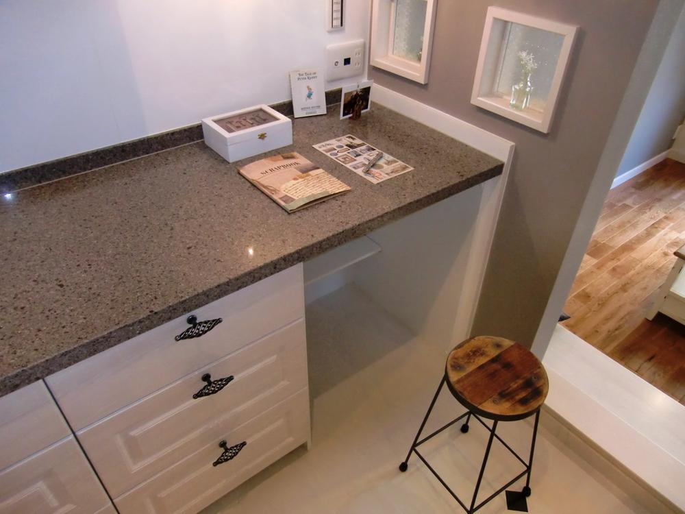 Kitchen. Indoor (12 May 2012) shooting The extension of the kitchen, Established a mom counter wife can write and knitting of the household account book.