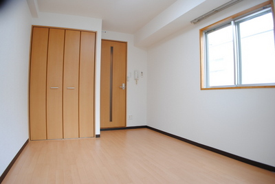 Living and room. It is a corner room