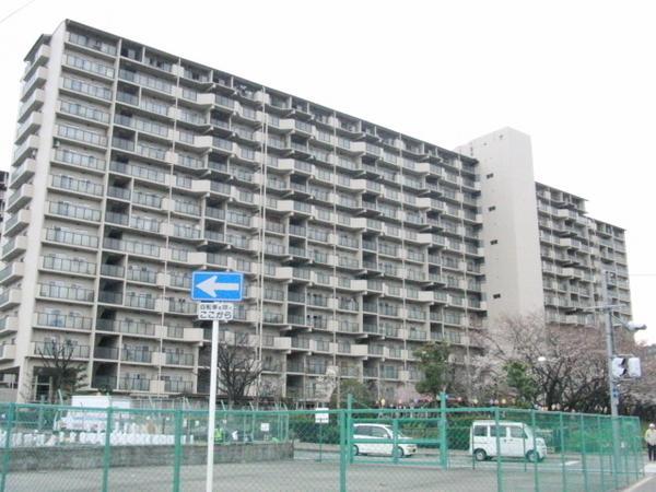 Local appearance photo. Convenient station 8-minute walk to commuting!