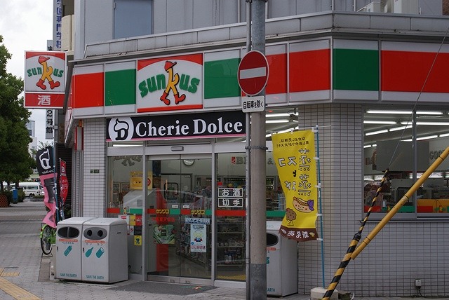 Convenience store. Thanks Osaka Higashinoda store up (convenience store) 144m