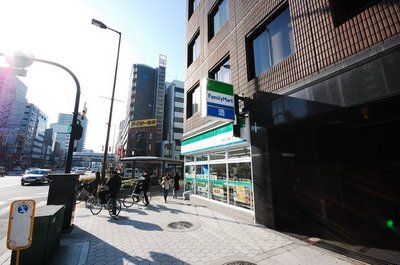 Convenience store. 2m to Family Mart (convenience store)