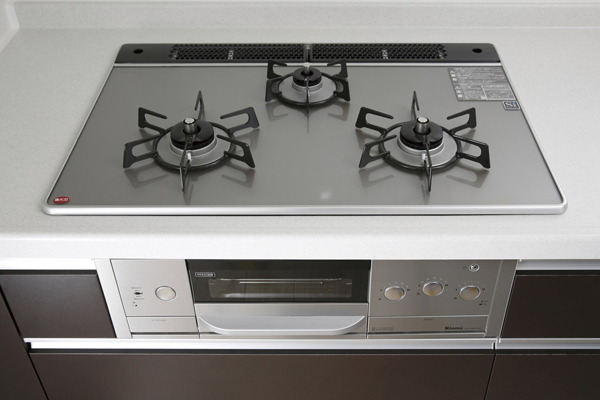 Kitchen.  [High-performance glass-top stove] Spacious stove of about 75cm width. Flat operating surface is easy to clean stylish. Si sensor, Such as multi-function anhydrous double-sided grill has been adopted (same specifications)