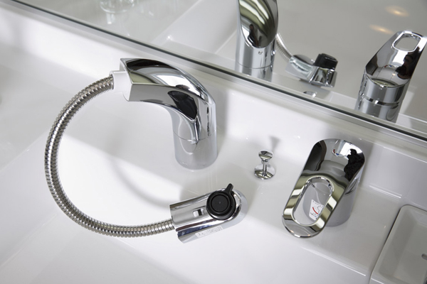 Bathing-wash room.  [Single lever shower faucet] Head is pulled out, Convenient single-lever shower faucet is equipped with, for example, when you wash the wash bowl (same specifications)