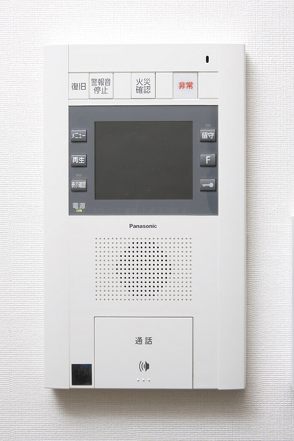 Security.  [Intercom with TV monitor] Color image (Kazejoshitsu only) ・ By voice, Check the visitor to double in the previous wind dividing chamber and the home entrance. In a convenient hands-free type who can speak without a handset, It is with a recording function of relief (same specifications)