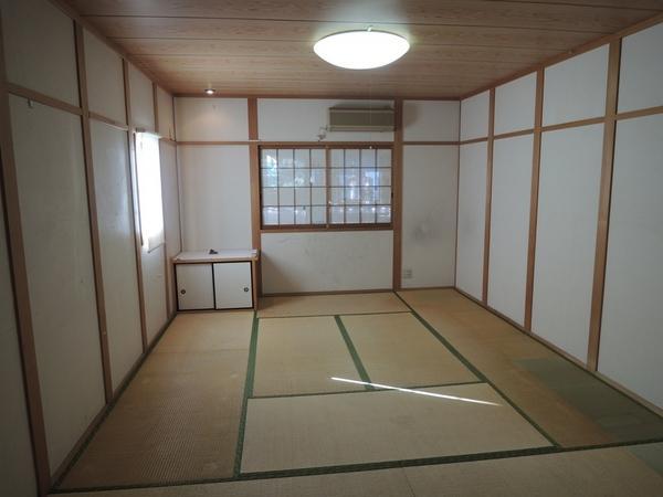 Non-living room. Second floor Japanese-style room 13 quires. Everyone can also memorial service gathered. 