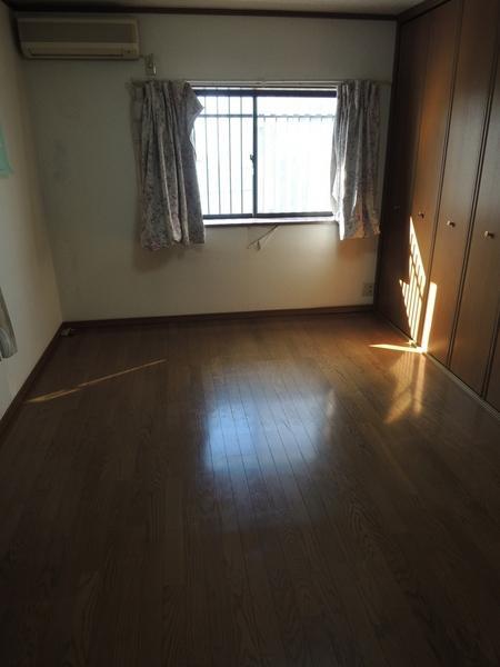 Non-living room. 3 Kaiyoshitsu 8.5 Pledge. There is a bay window. 