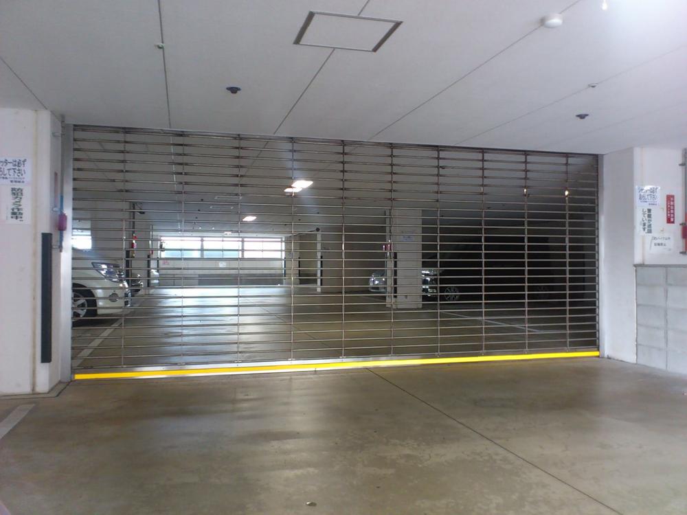 Local appearance photo. The entrance of the parking lot is perfect security in with shutter