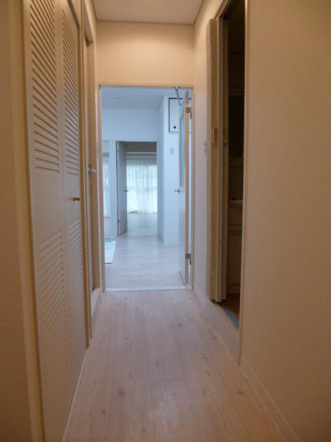 Entrance. Local (September 2013) Shooting