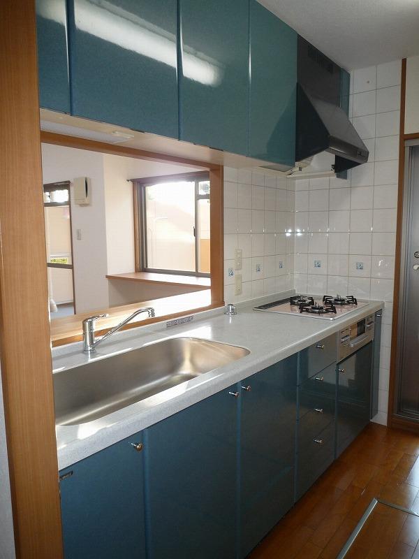 Kitchen. ◇ kitchen has also become clean
