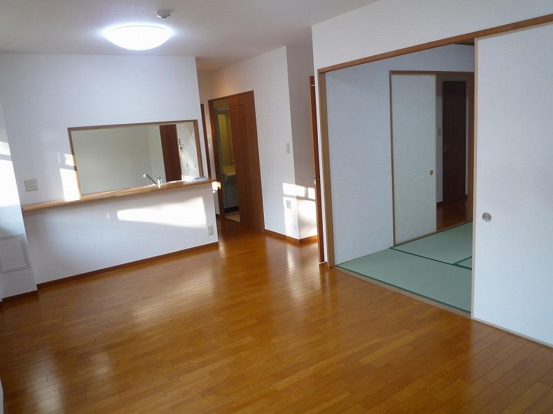 Living. It is easy-to-use me there is a Japanese-style room in ◇ next to the living room