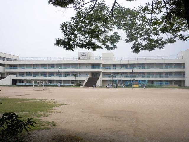Primary school. 160m to Osaka City TatsuSakae Elementary School