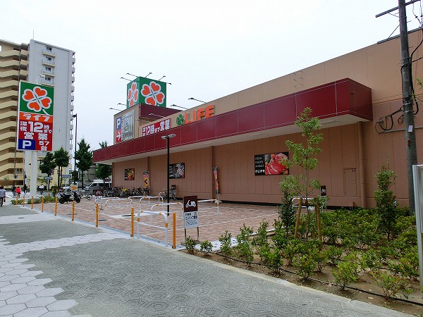 Supermarket. 591m up to life Shiokusa store (Super)