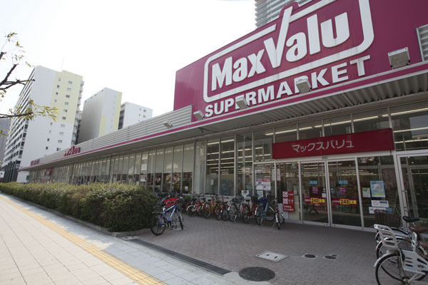Surrounding environment. Maxvalu Namba Minatomachi shop (7 min walk ・ About 500m)