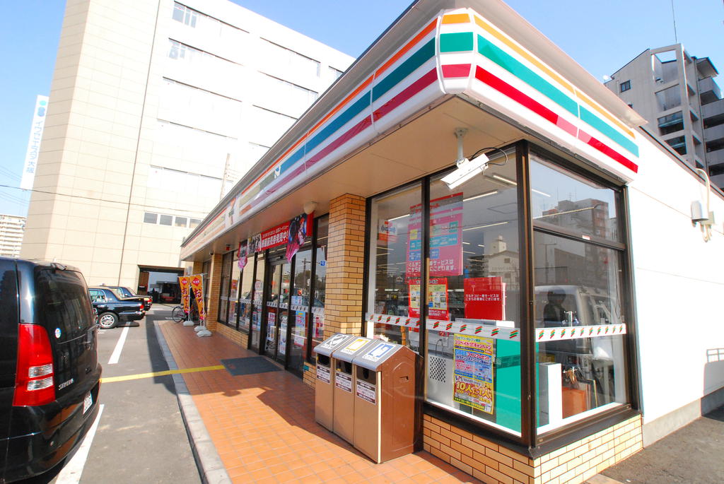 Convenience store. Seven-Eleven Osaka Motomachi 3-chome up (convenience store) 142m