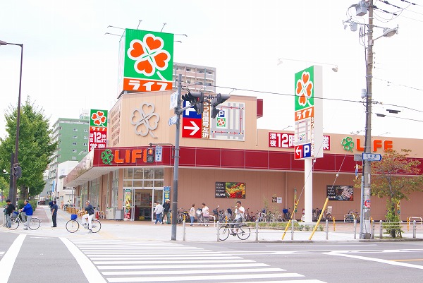 Supermarket. Super Life 150m to Sakuragawa (super)