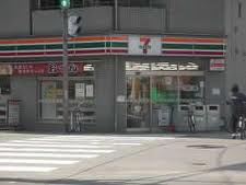 Convenience store. Seven-Eleven Osaka powers 3-chome up (convenience store) 211m