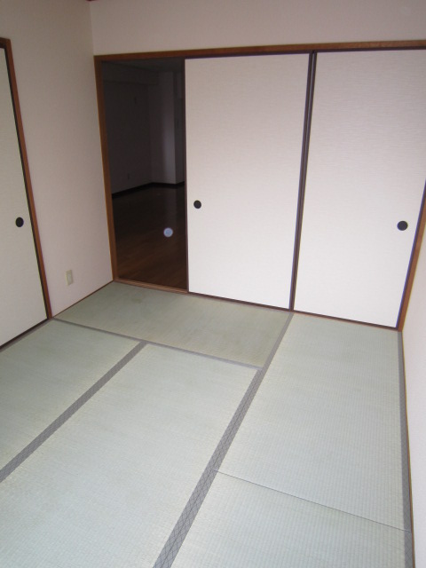 Living and room. It is a good tatami pleasant. 