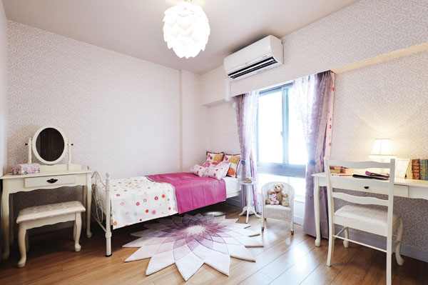 Interior.  [Children's room] Play is, of course, Study also fun children's room. Also the Hagukumeru rich sensibility of a child, Is precisely because interior texture that to cherish the natural taste (EG type model room)