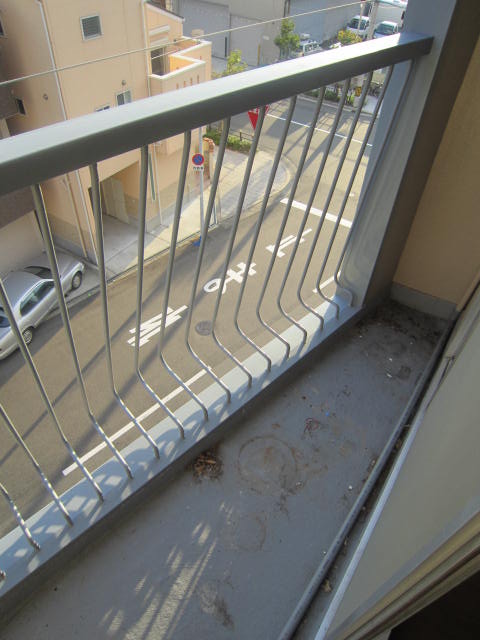 Balcony. It dries may be washing. 