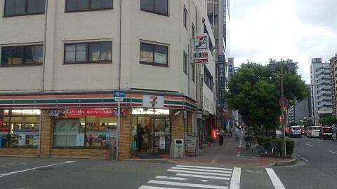 Convenience store. Seven-Eleven Osaka Daikokucho Ekikita store up (convenience store) 135m